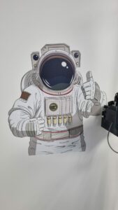 druk naścienny kosmonauty